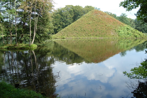 Tumulus (Seepyramide)